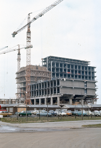 831382 Gezicht op een in aanbouw zijnd onbekend gebouw te Utrecht.